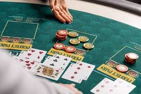 Studio dealer langsung Pretty Gaming di botania dengan meja blackjack berkamera HD